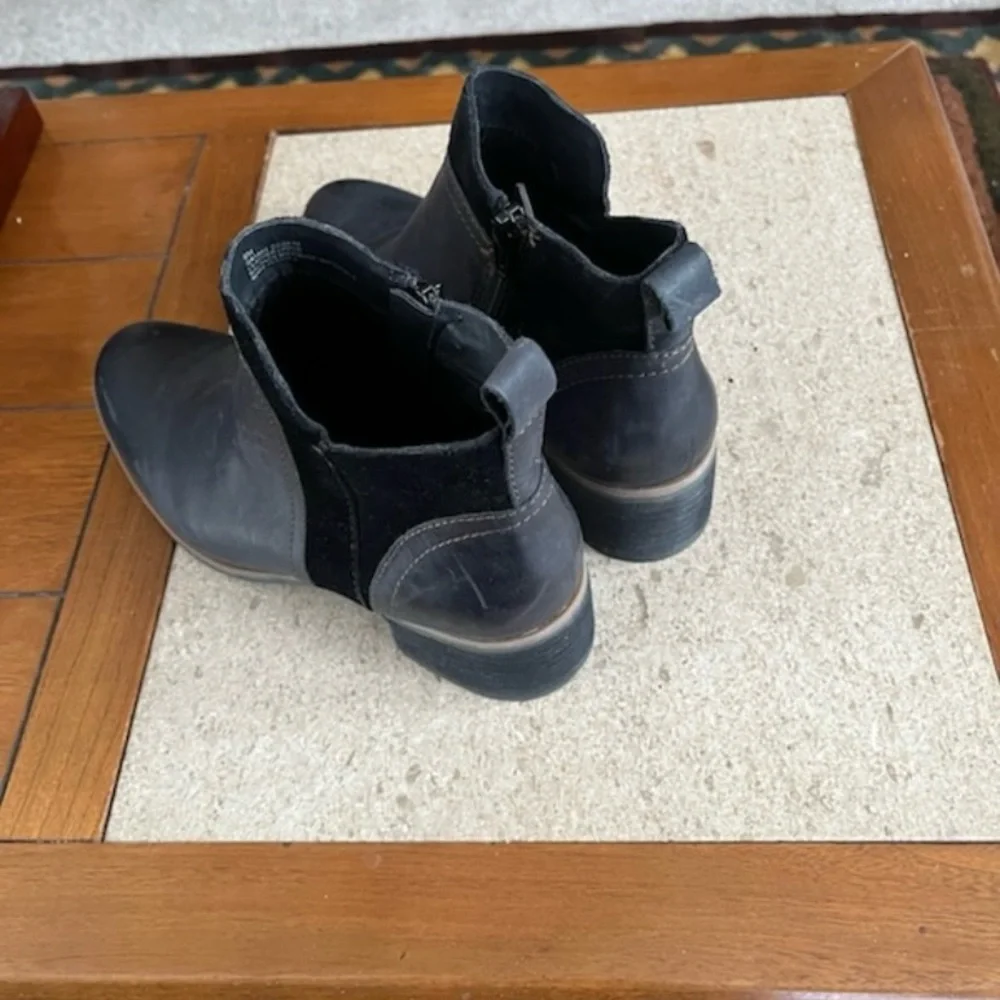 Korks Black Leather Women’s ankle boots Size 6 Excellent like NEW Condition